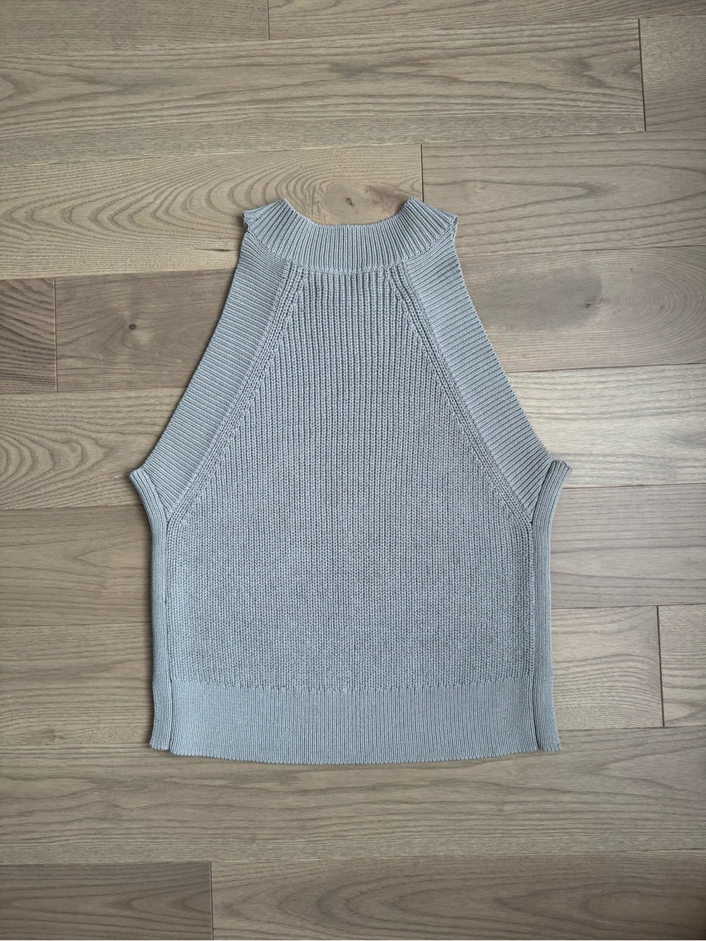 Wilfred Ribbed Halter Crop Tank - Picture 4 of 4
